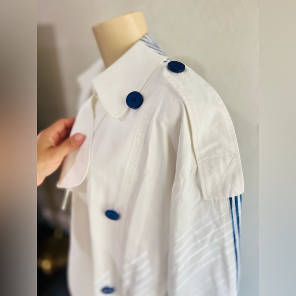 J.ING COAT WHITE AND STRIPE BLUE SIZE SMALL - Picture 10 of 16